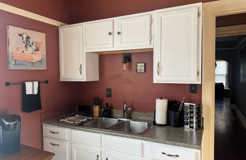 Lower East Side Condo | 2-bedroom king bed, condo with AC-heat in downtown walkable Milwaukee