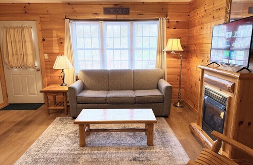 Millersburg Apartment | 2 Bedroom Lodge Suite Half a Mile To Berlin