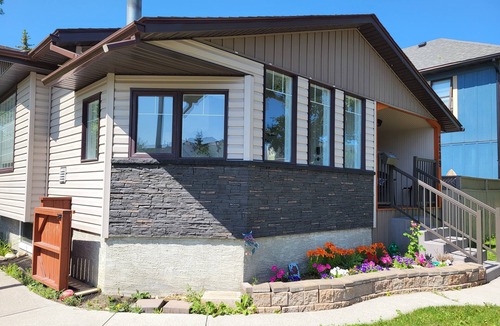 Inglewood House | 2-bedroom lower suite. 10 mins to downtown, Calgary Zoo, Saddledome & Max Bell
