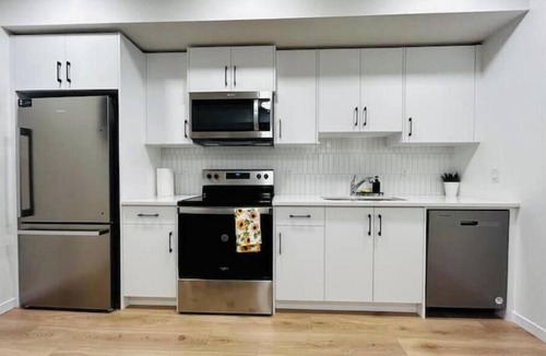 Sage Hill House | 2 Bedroom Modern Comfort Calgary