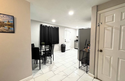 Brentwood House | 2-bedroom modern house in charming Pittsburgh