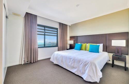 Darwin City Centre Apartment | 2 Bedroom Penthouse Retreat Water Views Pool Balcony