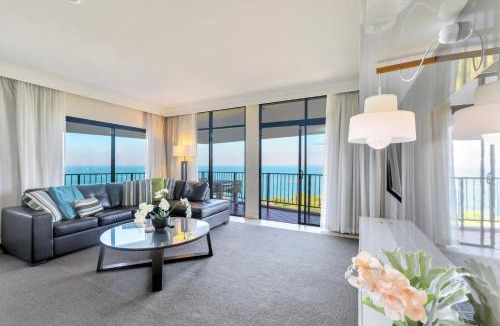 Darwin City Centre Apartment | 2 Bedroom Penthouse Retreat Water Views Pool Balcony
