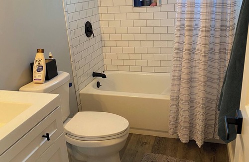Newhall House | 2-bedroom pet friendly house in Santa Clarita