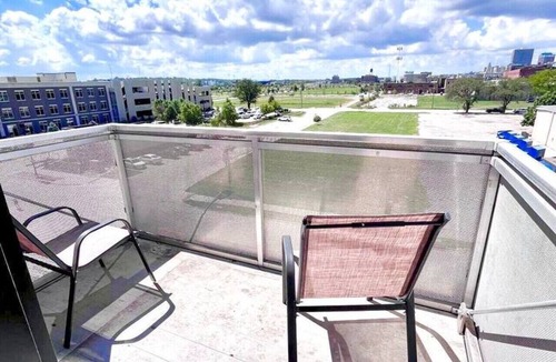 Downtown Des Moines Apartment | 2 Bedroom Pink-themed Apartment in Des Moines