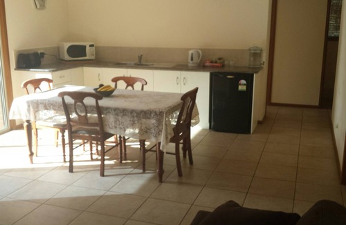 Highfields House | 2 Bedroom Private and Modern Guest Unit in beautiful Highfields (Toowoomba)