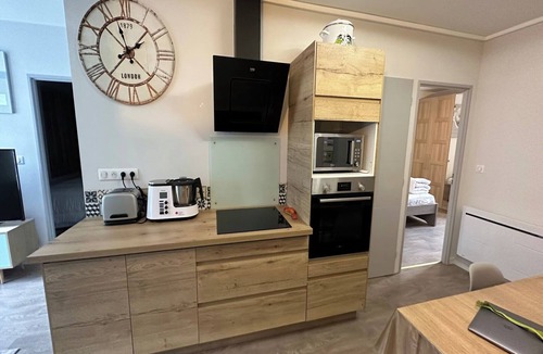 Mont-Dore Apartment | 2-Bedroom Revamped Flat in Auvergne