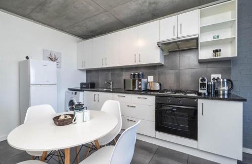 Milnerton Apartment | 2 Bedroom Secure Pool Strong WiFi