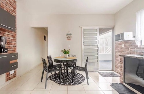Americana House | 2-bedroom townhome in beautiful Americana with AC and comfort
