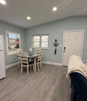 Parsuns To Cocoa Beach House | 2 bedroom Tropical Beach Getaway A