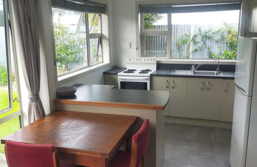 Invercargill House | 2 bedroom unit - Off Street Parking