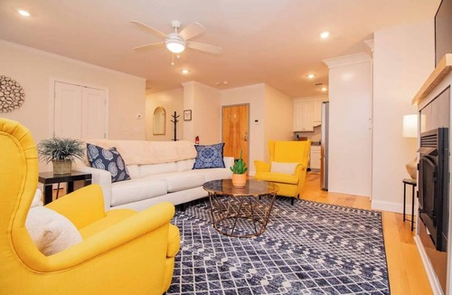 Harrison Lenox Apartment | 2 Bedroom Unit w/Elevator & In-Unit Laundry