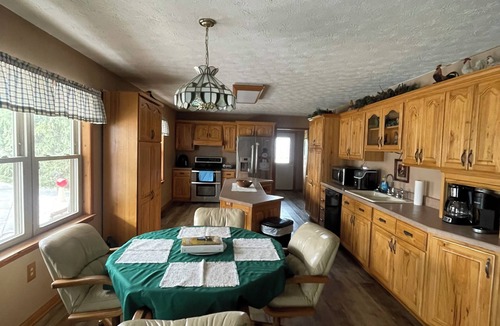 Reelsville House | 2-bedroom vacation home minutes away from Greencastle and Depauw campus