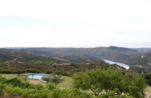 Bemposta Cottage | 2-Bedroom Villa with Douro River Views – Pool & Canoes Included