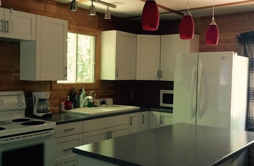 Shannon Cottage | 2 bedroom waterfront on St John River, Washademoak Lake, Big Cove.