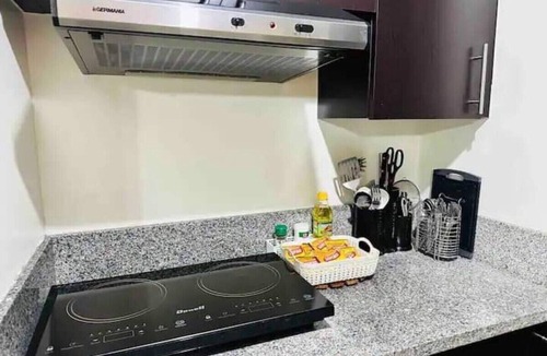 Ugong Apartment | 2 Bedrooms Access Penthouse Condo Unit