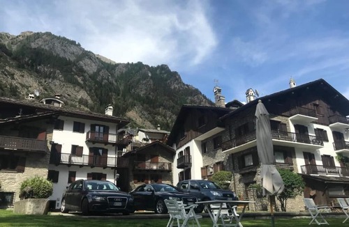 Pallusieux Apartment | 2 bedrooms chalet apartment with 2 bathrooms, terrace, garden and Mt. Blanc view
