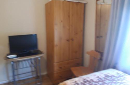 Winchester House | 2 Bedrooms Homestays In Winchester