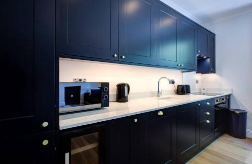Sands End Apartment | 2 bedrooms - London Luxury Living - Fulham