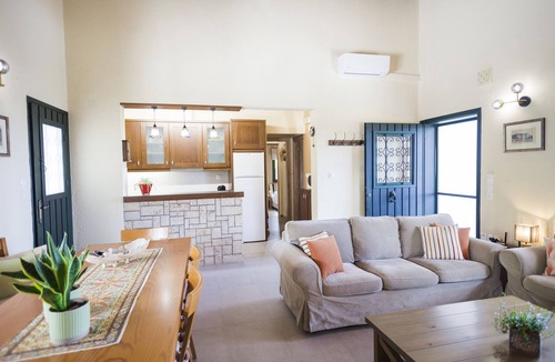 Megalo Metochi Villa | 2 bedrooms+studio, ideal for kids, 36m² pool, 2.500m² garden, 2,5km from town
