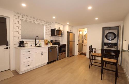 North Beacon Hill Apartment | 2 bedrooms & Studio near Downtown, Airport, stadiums, light rail, train