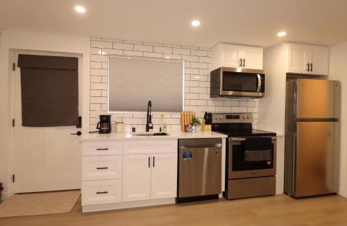 North Beacon Hill Apartment | 2 bedrooms & Studio near Downtown, Airport, stadiums, light rail, train