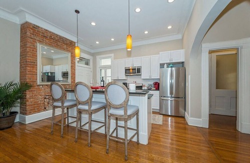 Walnut Hills Apartment | 2 Bedrooms with 2 full baths unit