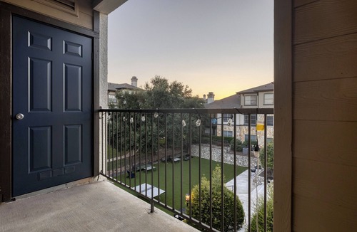 East Congress Condo | 2 Beds - 1 Bath - Pools - HotTub - GYM - Pet friendly - Serene Environment