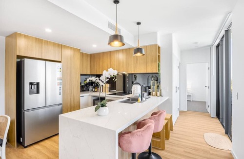 Mount Gravatt House | 2 Beds Apt Walk to Shops & Trails/12 Mins to CBD