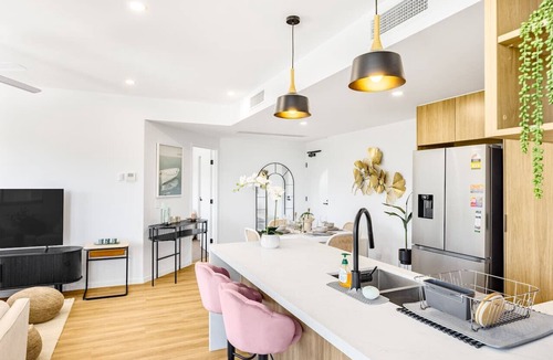 Mount Gravatt House | 2 Beds Apt Walk to Shops & Trails/12 Mins to CBD