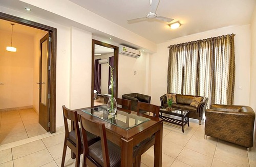 Sector 40 Bed & Breakfast | 2 BHK Luxury Serviced Apartment Cyber Park (Perch)