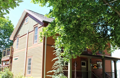 South Haven Apartment | 2 blocks from Lake Michigan family friendly