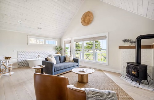 Garrison House | #2 Blue Lakeview Suite B