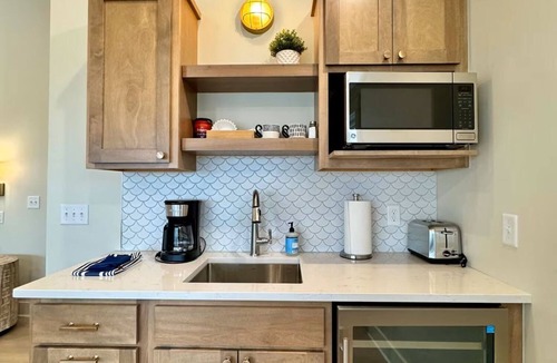 Garrison House | #2 Blue Lakeview Suite B