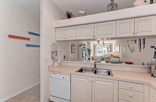 Bradenton Villa | 2 BR,2BA Villa with den & garage close to the beaches of Anna Maria Island