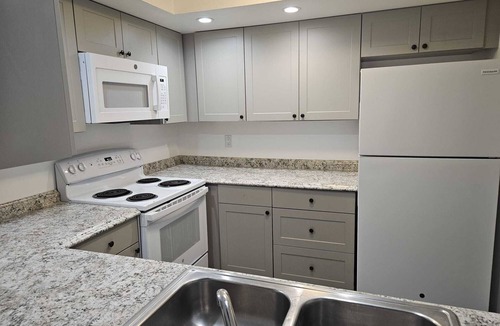 Century Village Apartment | 2-BR Apt in Deerfield Beach with AC, Free wifi and Free parking near Golf Course