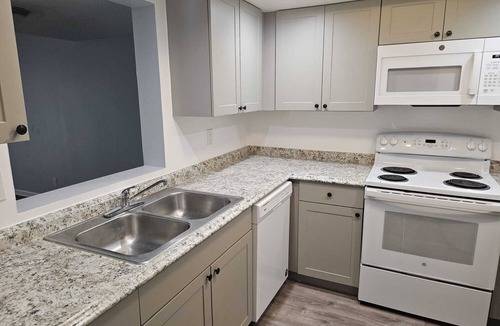 Century Village Apartment | 2-BR Apt in Deerfield Beach with AC, Free wifi and Free parking near Golf Course
