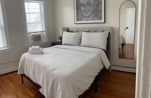 Mount Pleasant Apartment | 2 BR. Free Parking. 7 min to Federal Hill. 30 Min to Gillette Stadium. APT 2
