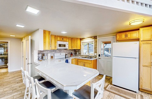 Silver Lake House | 2 BR Lakeside Home w/Wood-Burning Fireplace