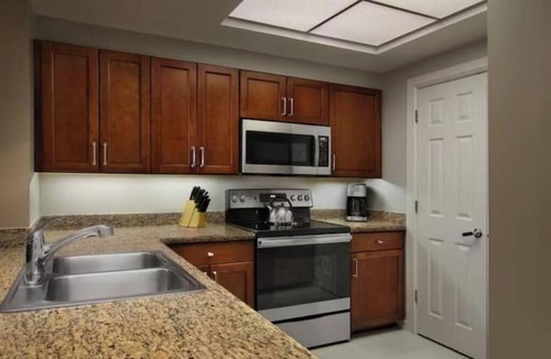 Central Beach Resort | 2 Br Marriott Beach Place Towers