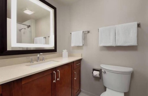Central Beach Resort | 2 Br Marriott Beach Place Towers