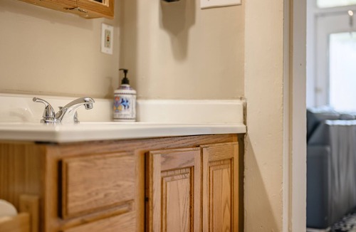 Babe Denny House | 2 BR Next To Lucas Oil -Walk to Conventions!