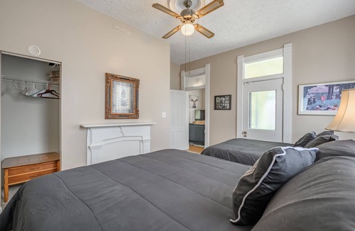 Babe Denny House | 2 BR Next To Lucas Oil -Walk to Conventions!