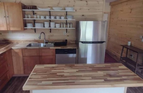 Wallingford Apartment | 2 BR pets ok, amazing view, swimming hole, fantastic view of Green Mountains