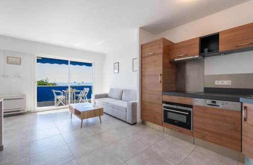 Pointe Croisette Apartment | 2-Br Seafront Apartment in Cannes