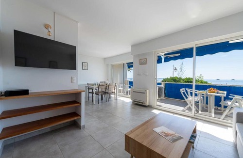 Pointe Croisette Apartment | 2-Br Seafront Apartment in Cannes