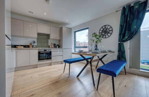 Ocean Village Apartment | 2-BR Spacious & Central Flat, near Ocean Village