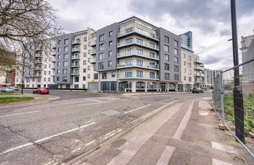 Ocean Village Apartment | 2-BR Spacious & Central Flat, near Ocean Village