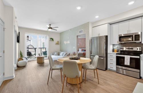 Downtown Jacksonville Apartment | 2 BR suite with game room & amenities