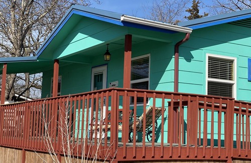 Diamond City Cottage | 2 Brdm House at Diamond City Lakeside Resort. Perfect for Family and Friends!
